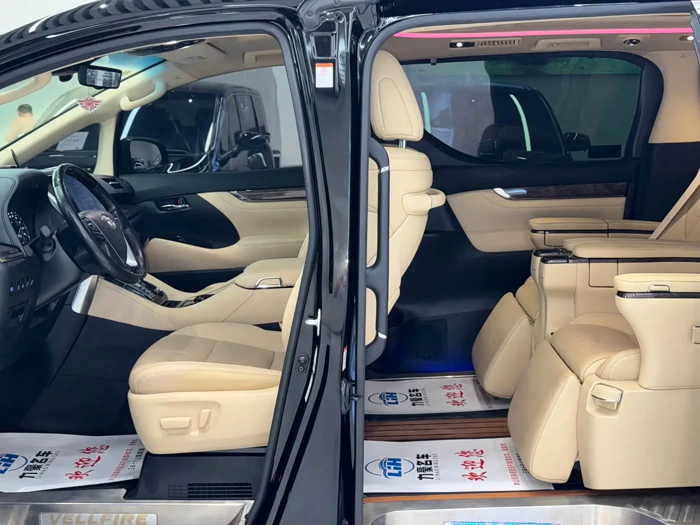 Toyota Vellfire 2021 — Photo 6/12