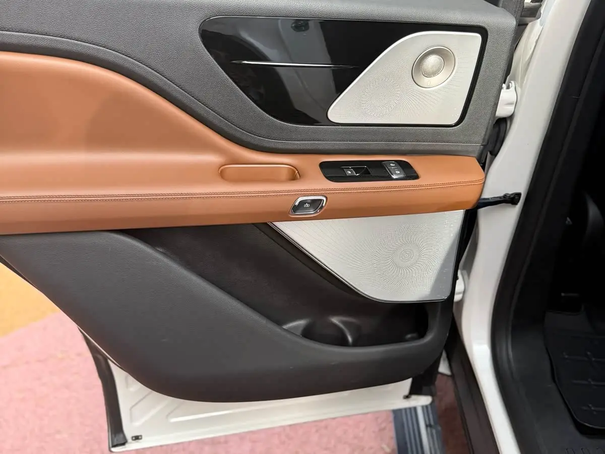 Lincoln Aviator 2021 — Photo 9/19