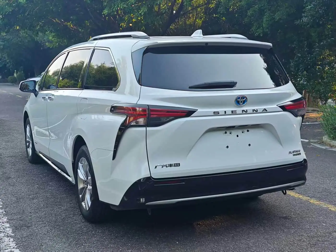 Toyota Sienna 2022 — Фото 9/16