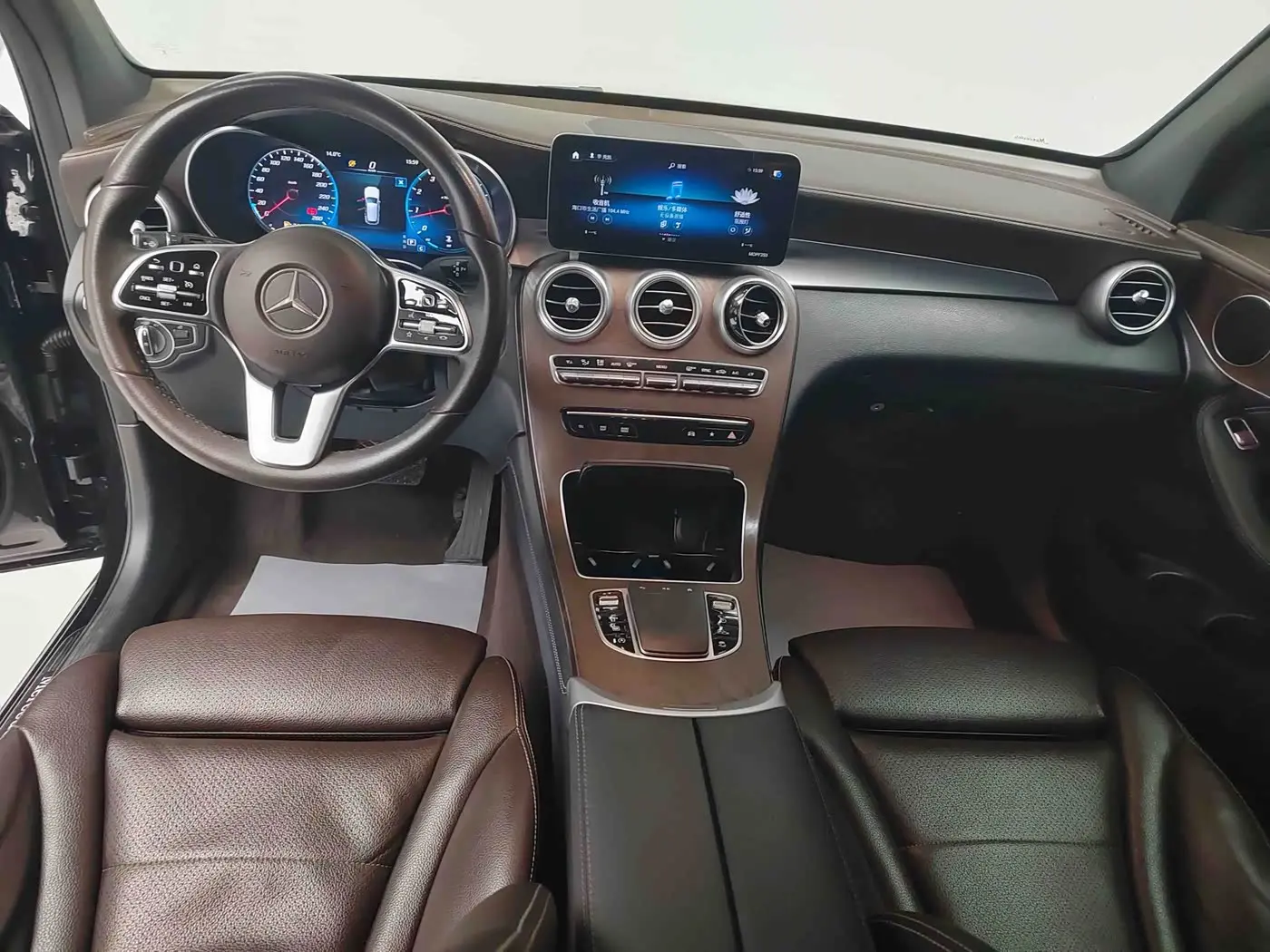 Mercedes-Benz GLC 2020 — Photo 15/18