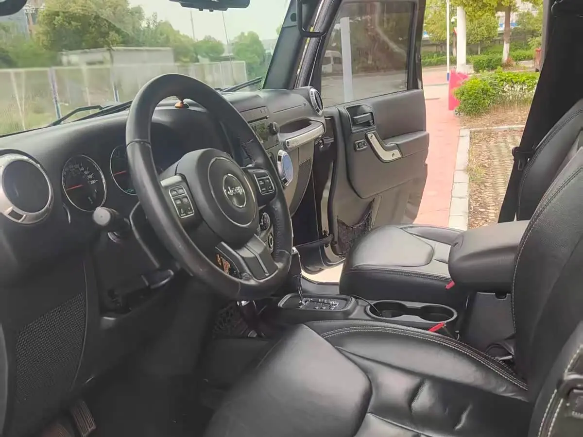 Jeep Wrangler 2016 — Photo 8/20