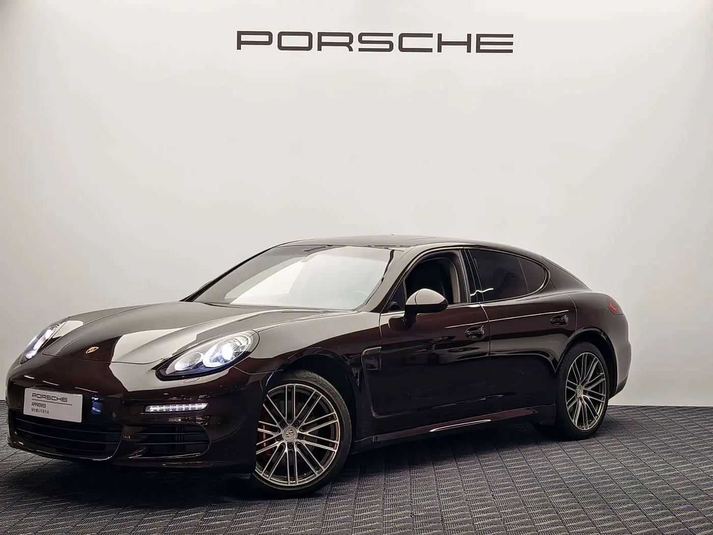 Porsche Panamera 2016 — Фото 1/11