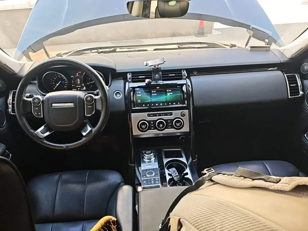 Land Rover Discovery 2018 — Şəkil 10/20