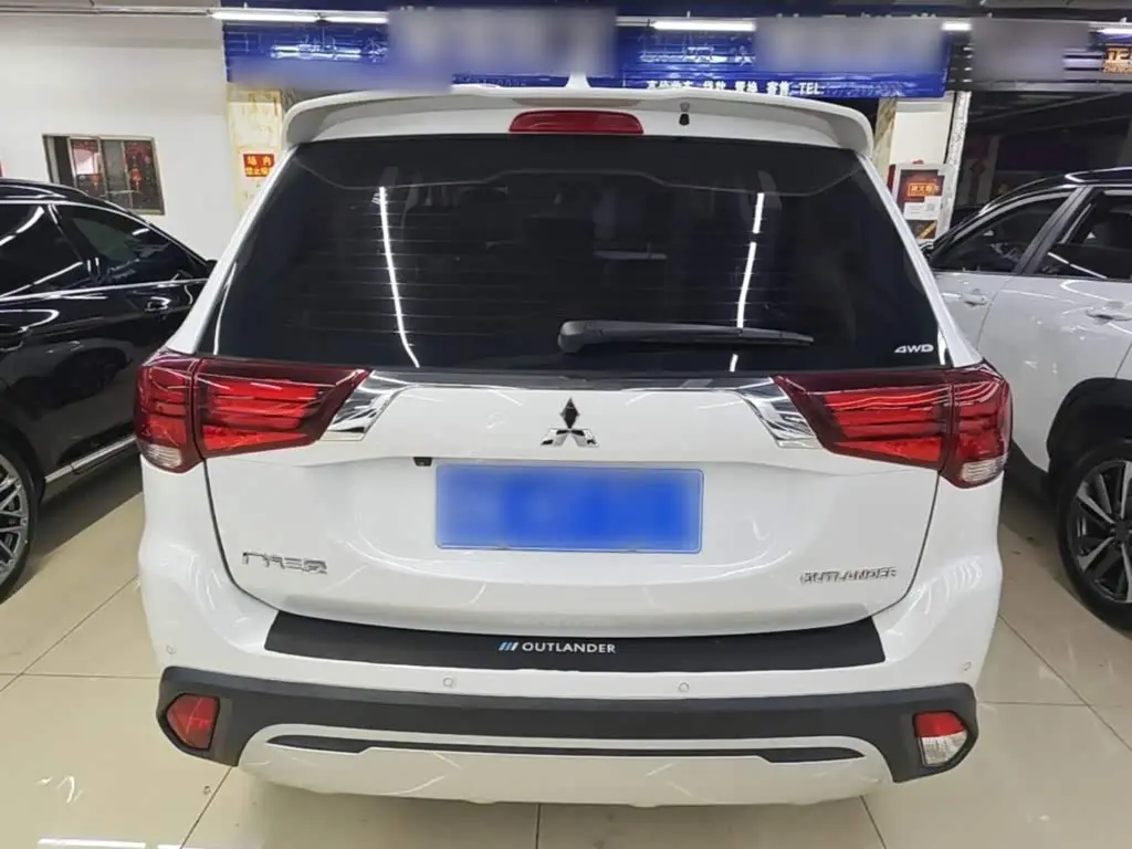 Mitsubishi Outlander 2021 — Şəkil 6/20