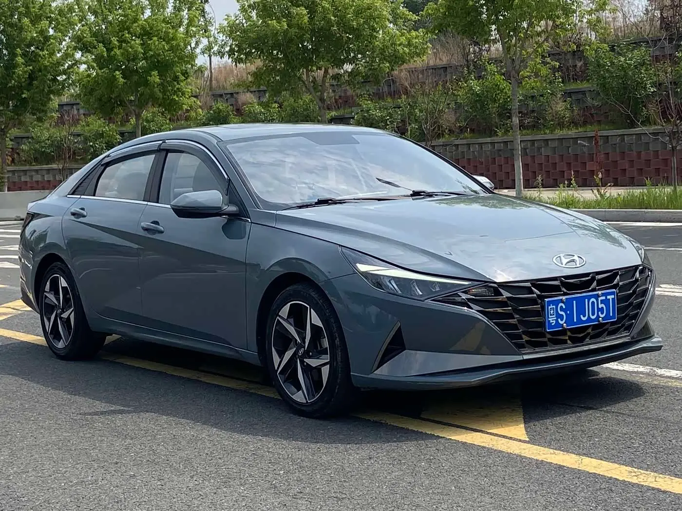 Hyundai Elantra 2022 — Photo 2/18