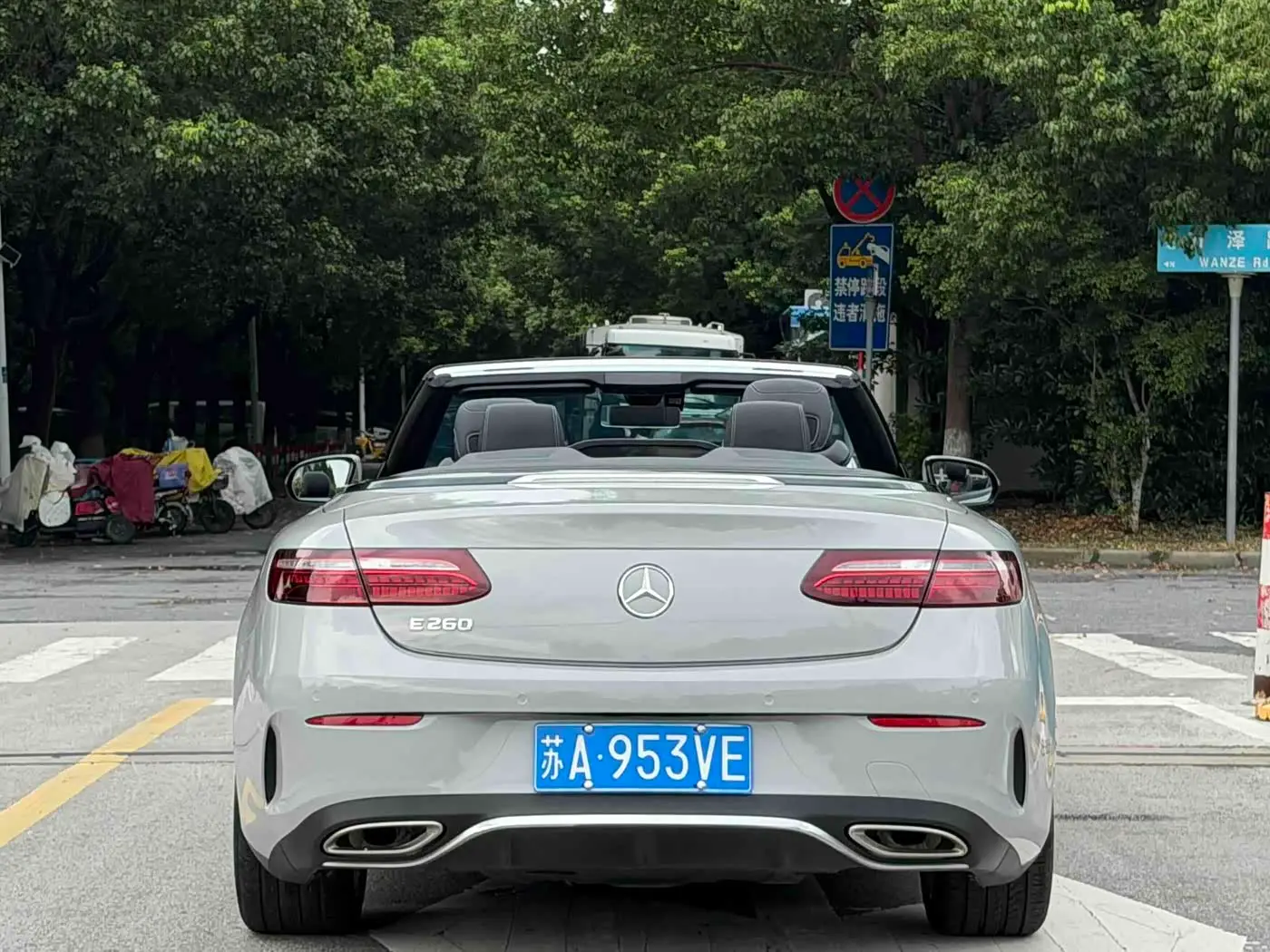 Mercedes-Benz E-Class 2021 — Photo 9/20