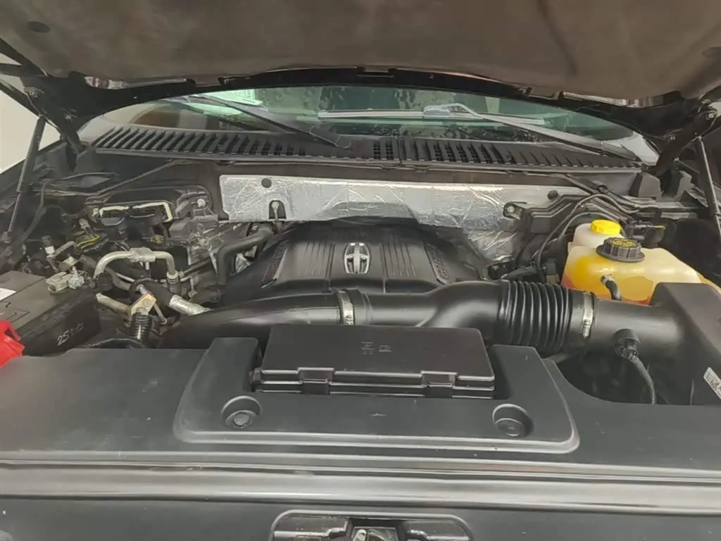 Lincoln Navigator 2016 — Photo 20/20