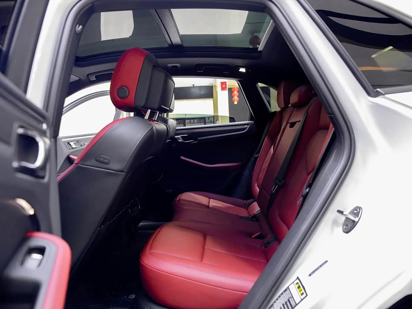 Porsche Macan 2026 — Photo 8/13