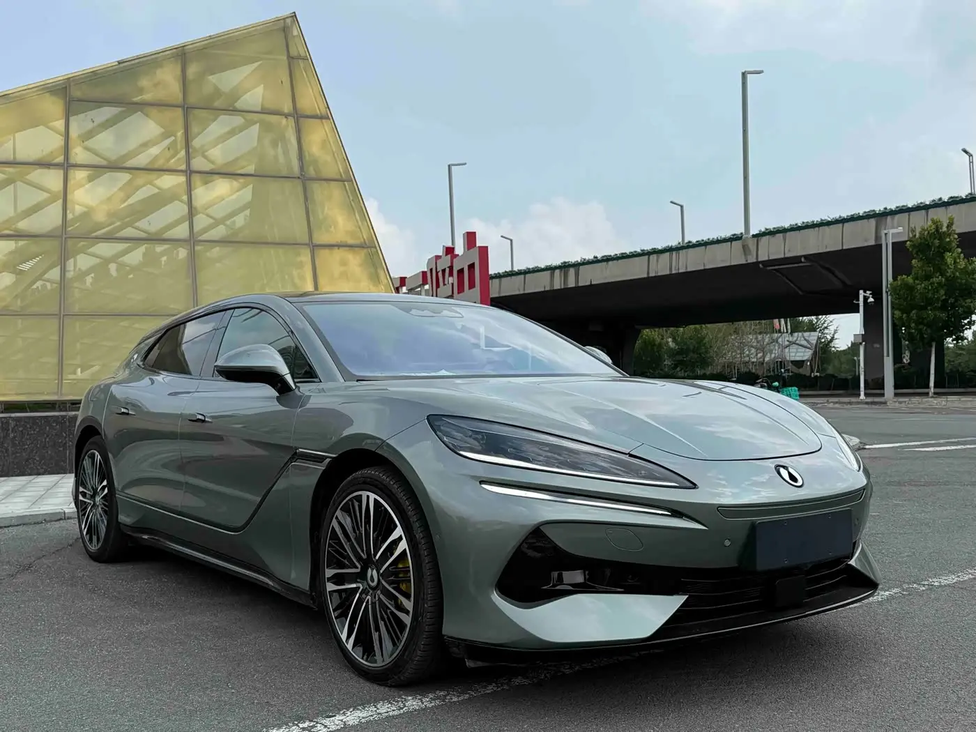 Denza Z9GT 2025 — Фото 3/9