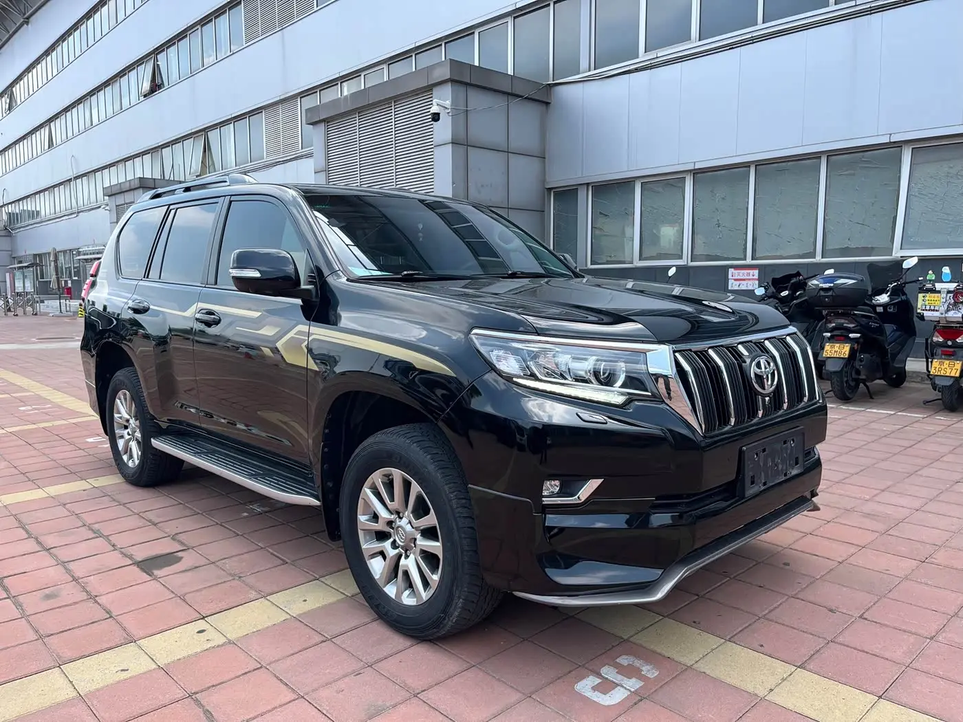 Toyota Prado 2019 — Photo 3/20