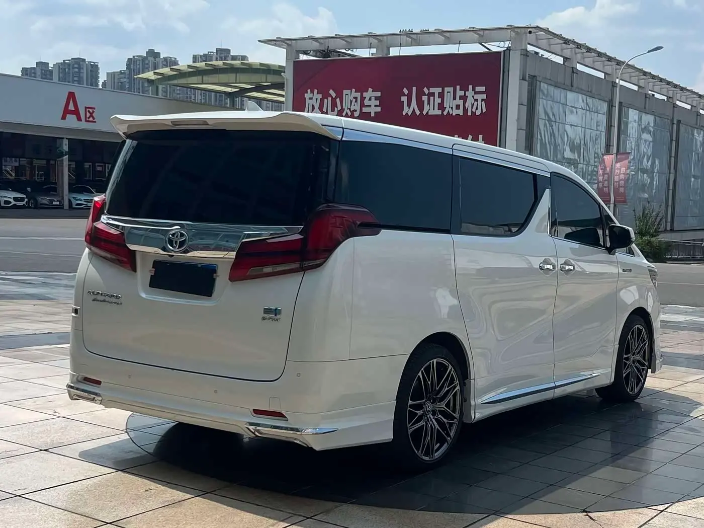 Toyota Alphard 2020 — Фото 13/16