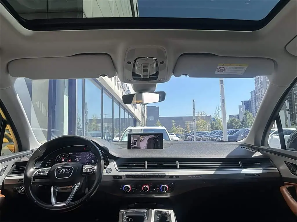Audi Q7 2019 — Şəkil 10/15