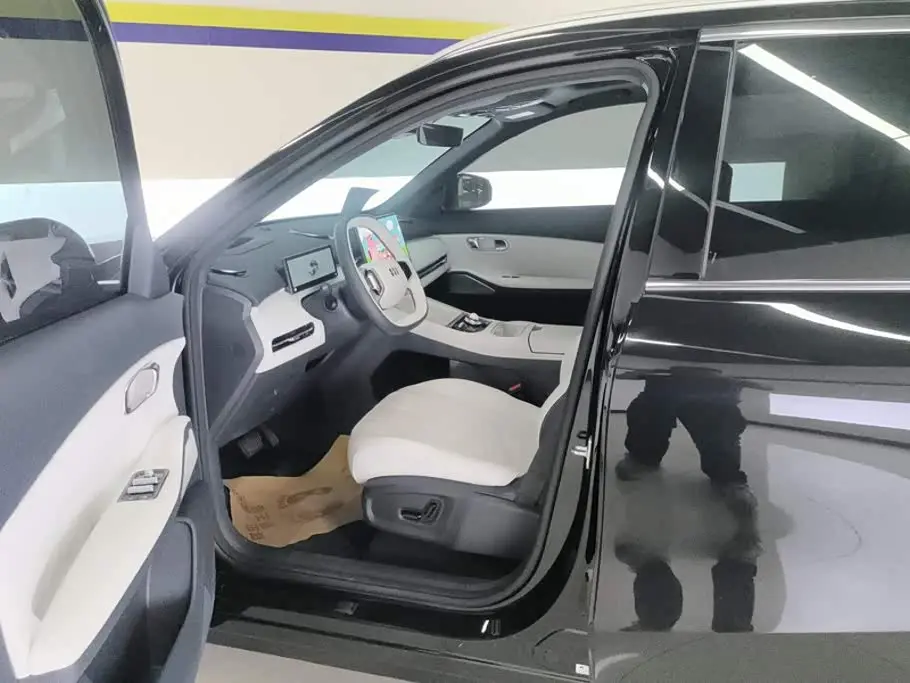 Geely Galaxy Galaxy Starship 7 EM-i 2025 — Фото 9/16