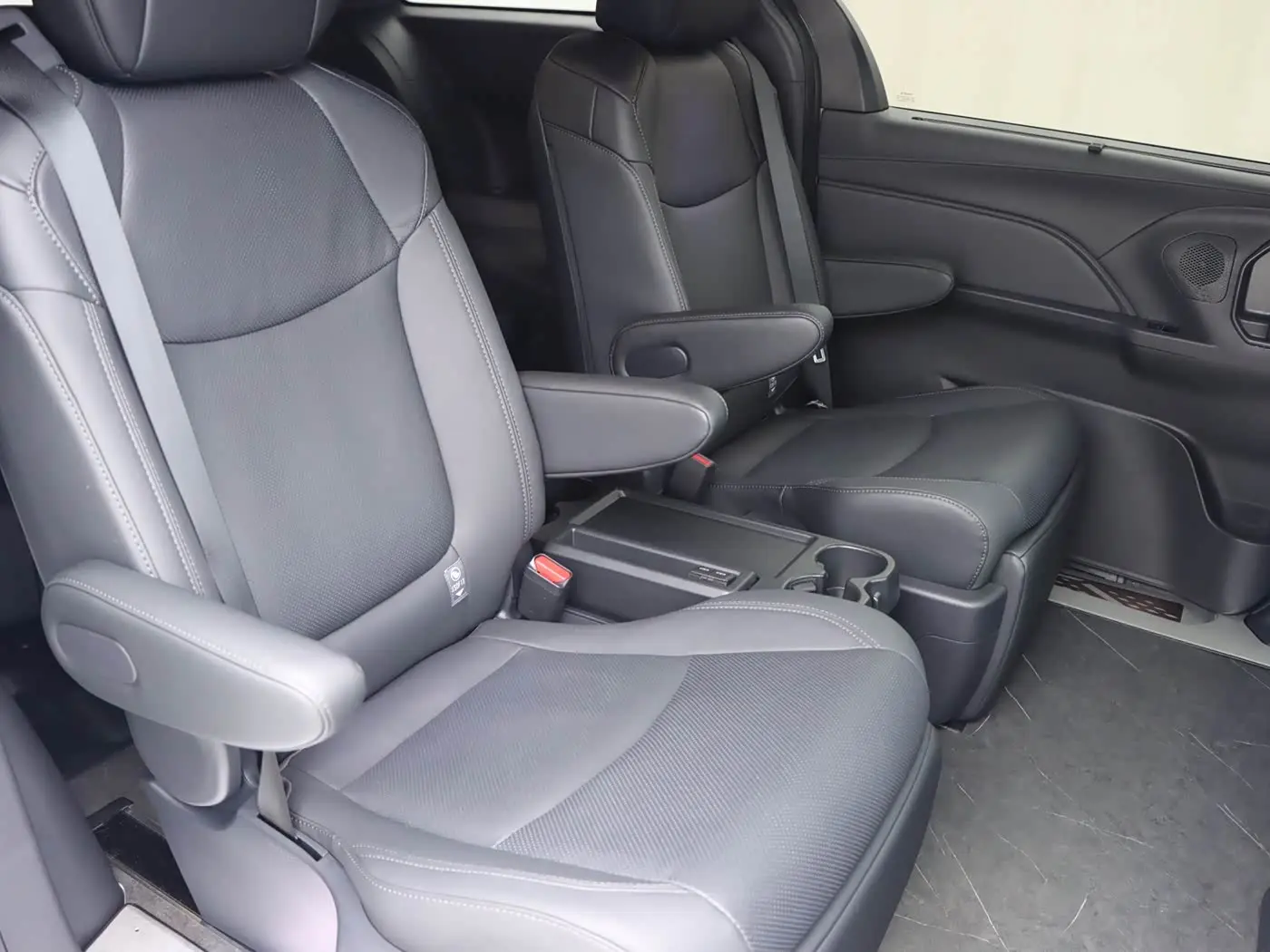 Toyota Sienna 2025 — Photo 13/20