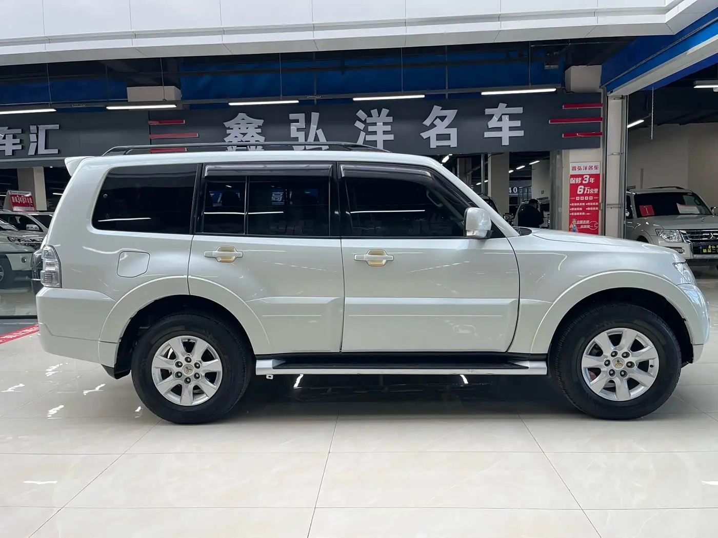 Mitsubishi Pajero 2017 — Photo 4/20