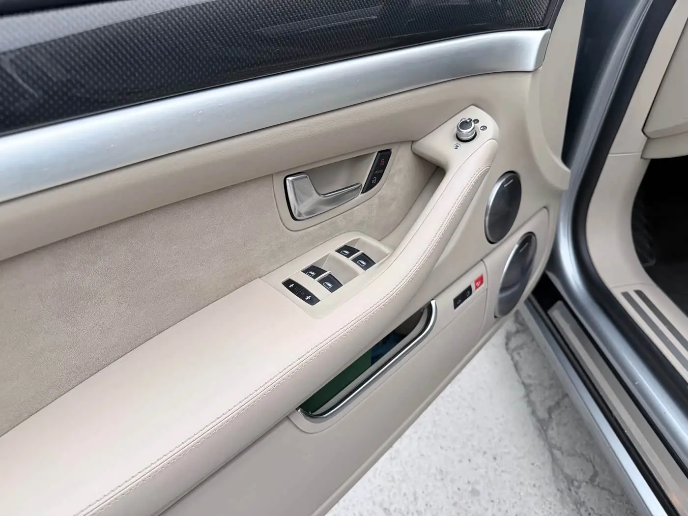 Audi S8 2009 — Photo 9/17