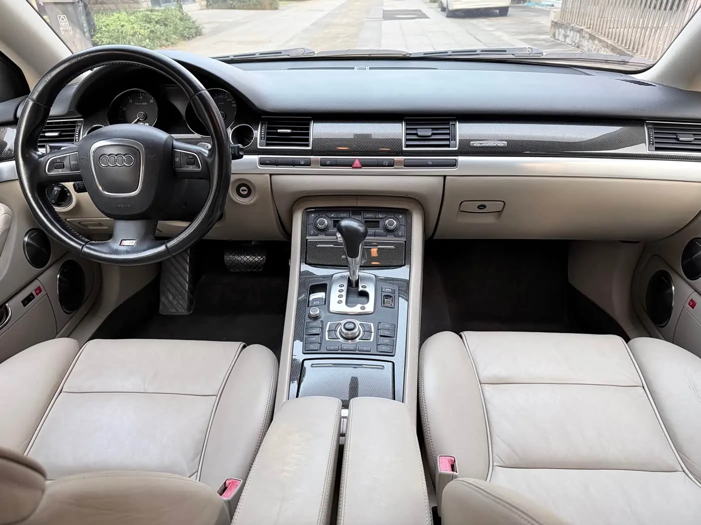 Audi S8 2009 — Photo 6/17