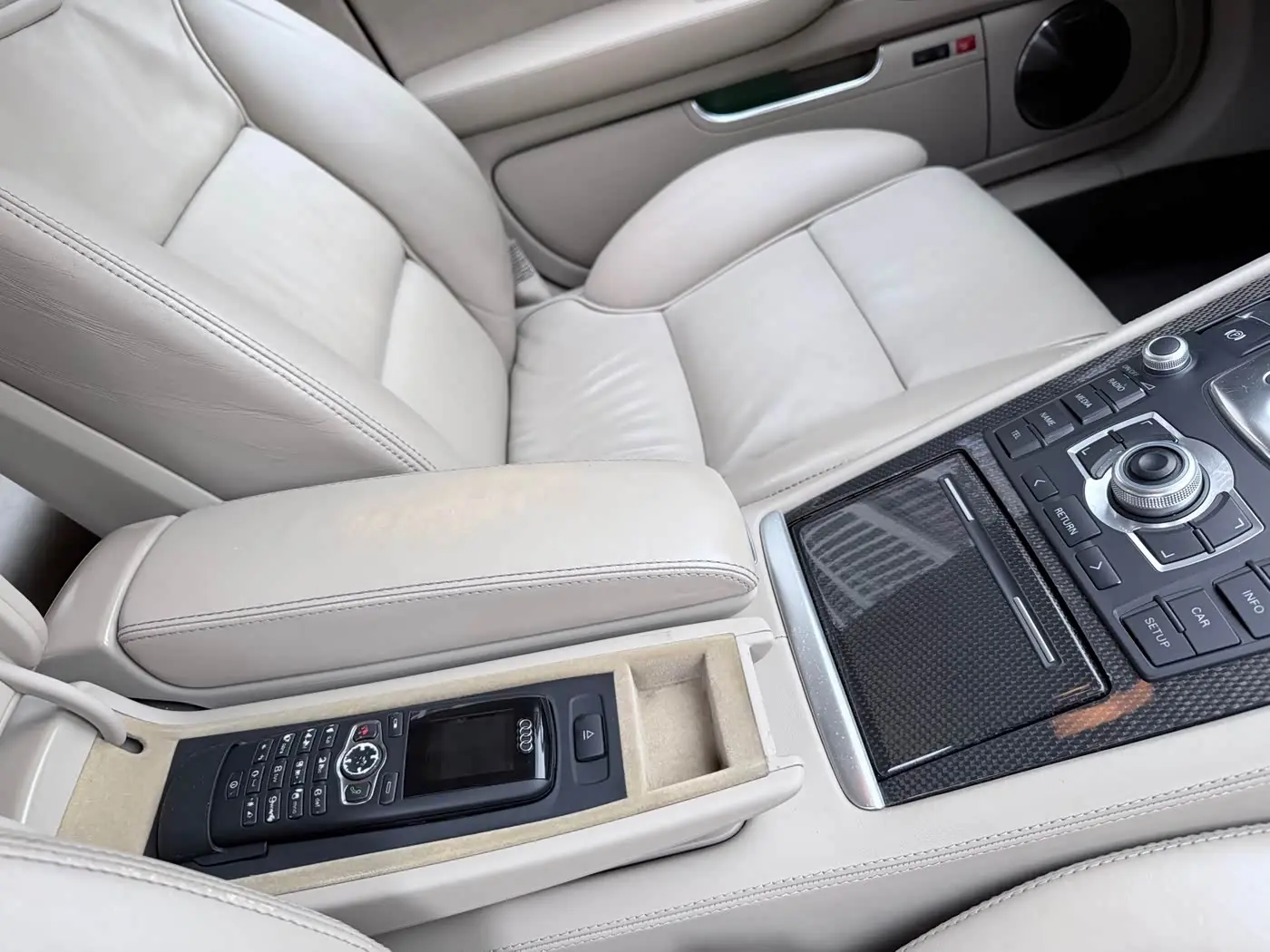 Audi S8 2009 — Photo 10/17