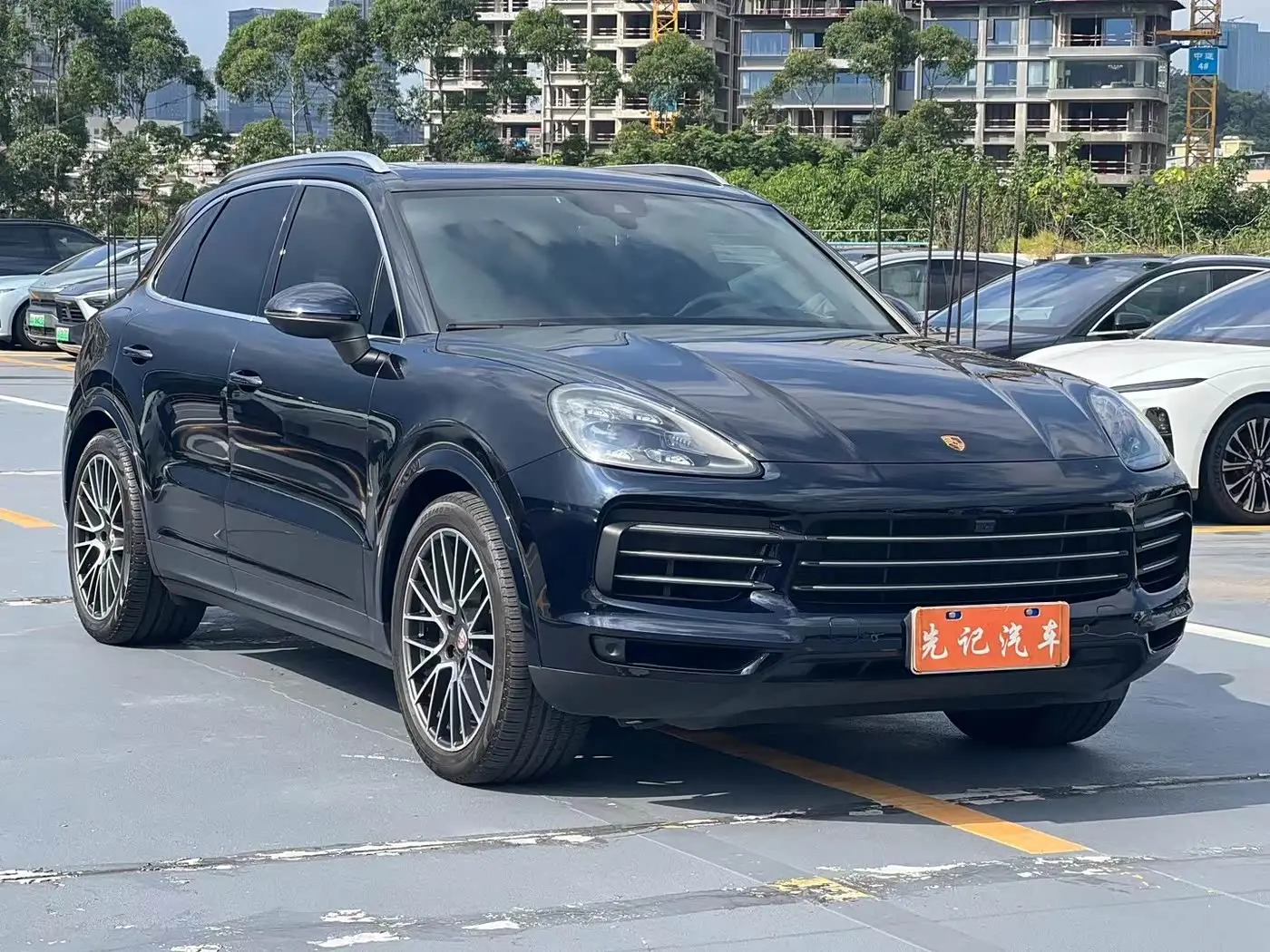 Porsche Cayenne 2022 — Photo 2/8