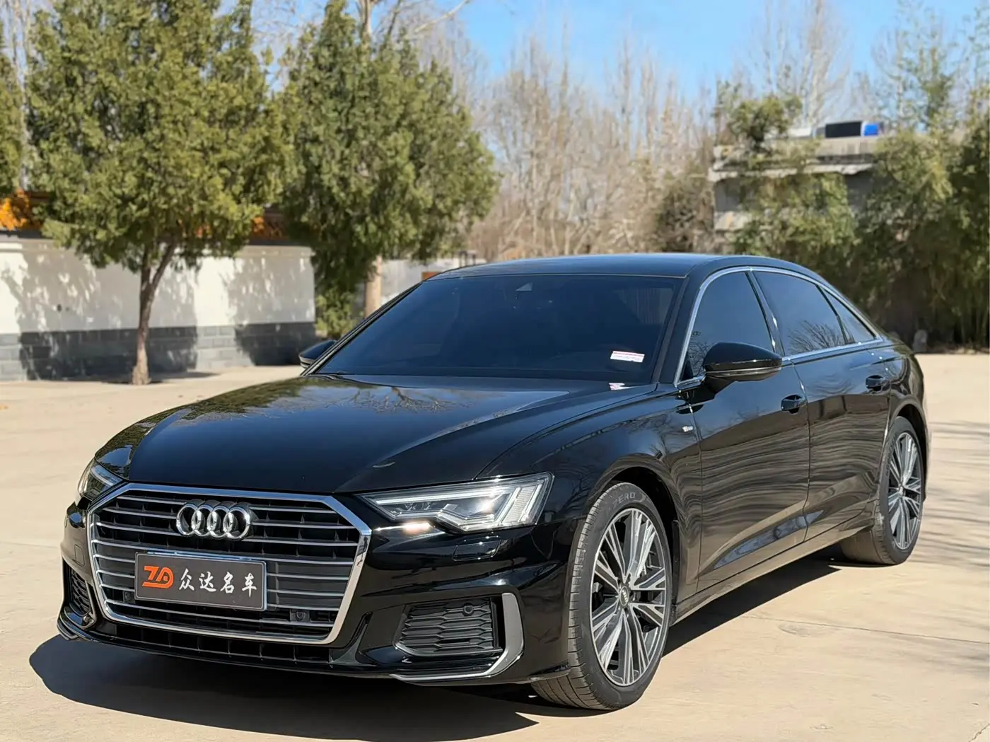 Audi A6L 2021 — Photo 1/14