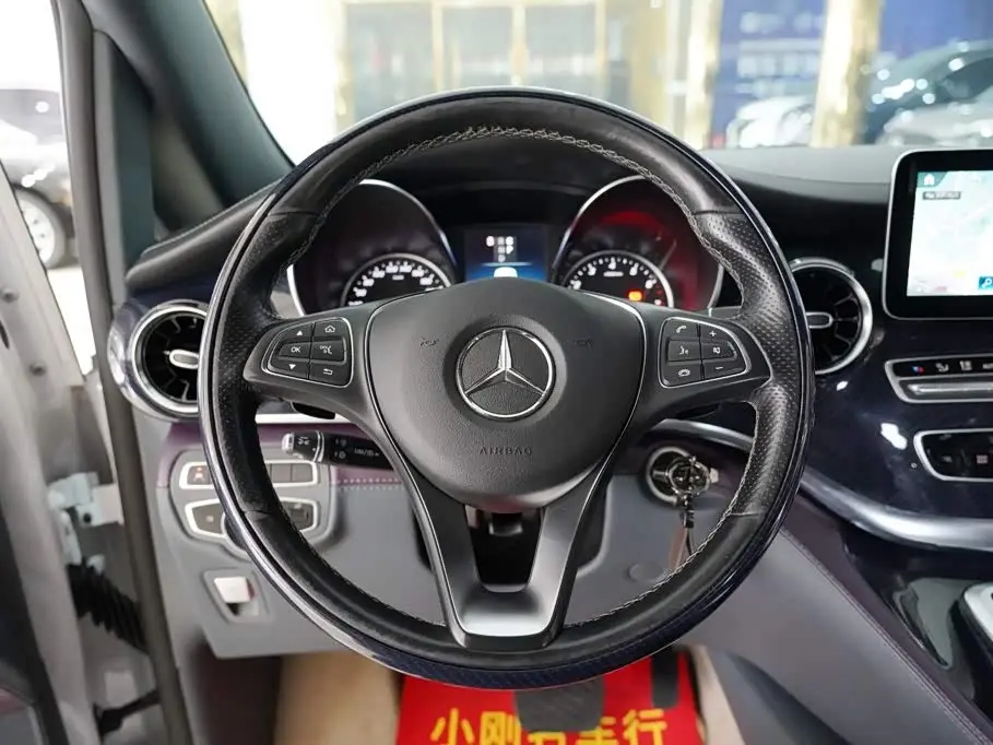 Mercedes-Benz V-Class 2021 — Фото 9/20