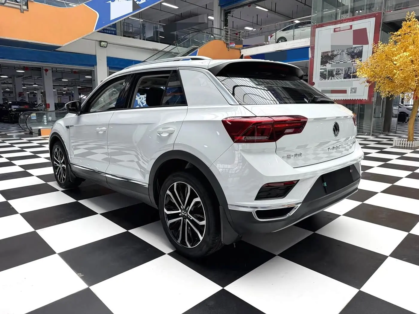 Volkswagen T-ROC 2022 — Şəkil 18/19