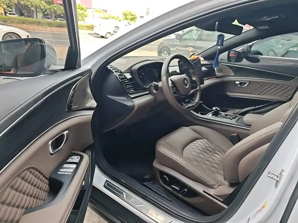 BYD Han 2023 — Photo 16/20