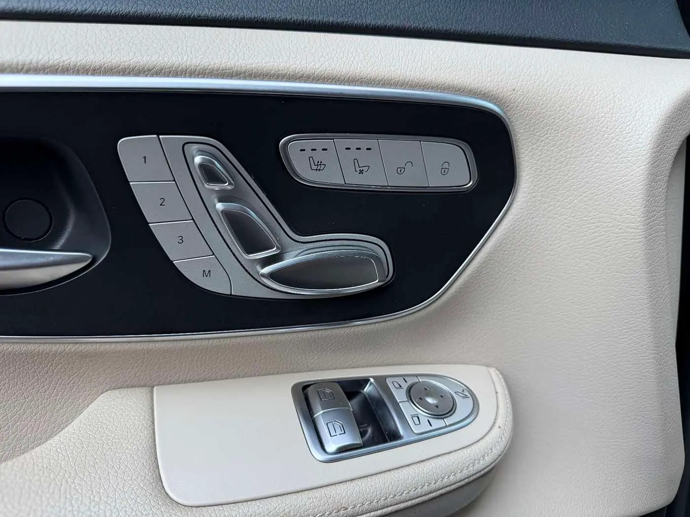 Mercedes-Benz V-Class 2023 — Şəkil 16/19