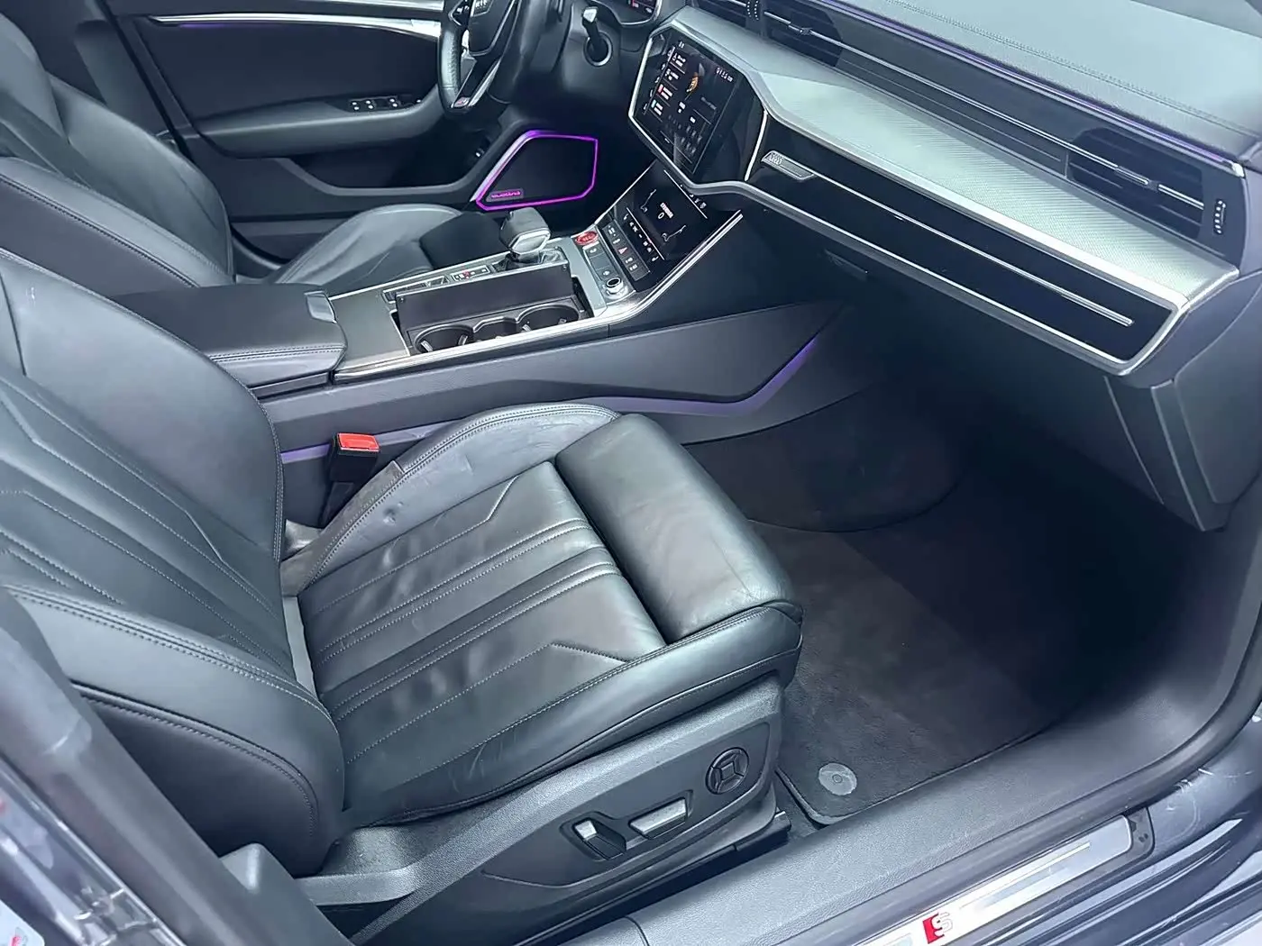 Audi A7 2021 — Фото 15/20
