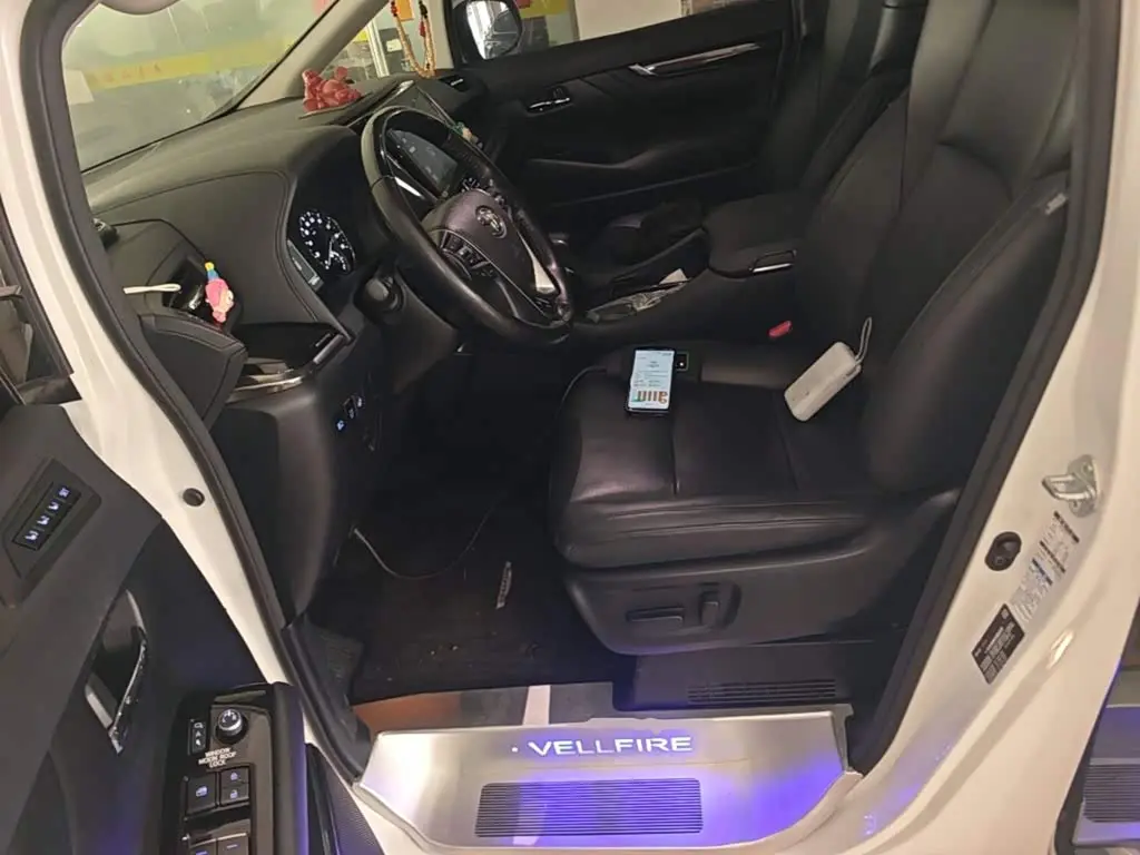 Toyota Vellfire 2022 — Photo 15/20