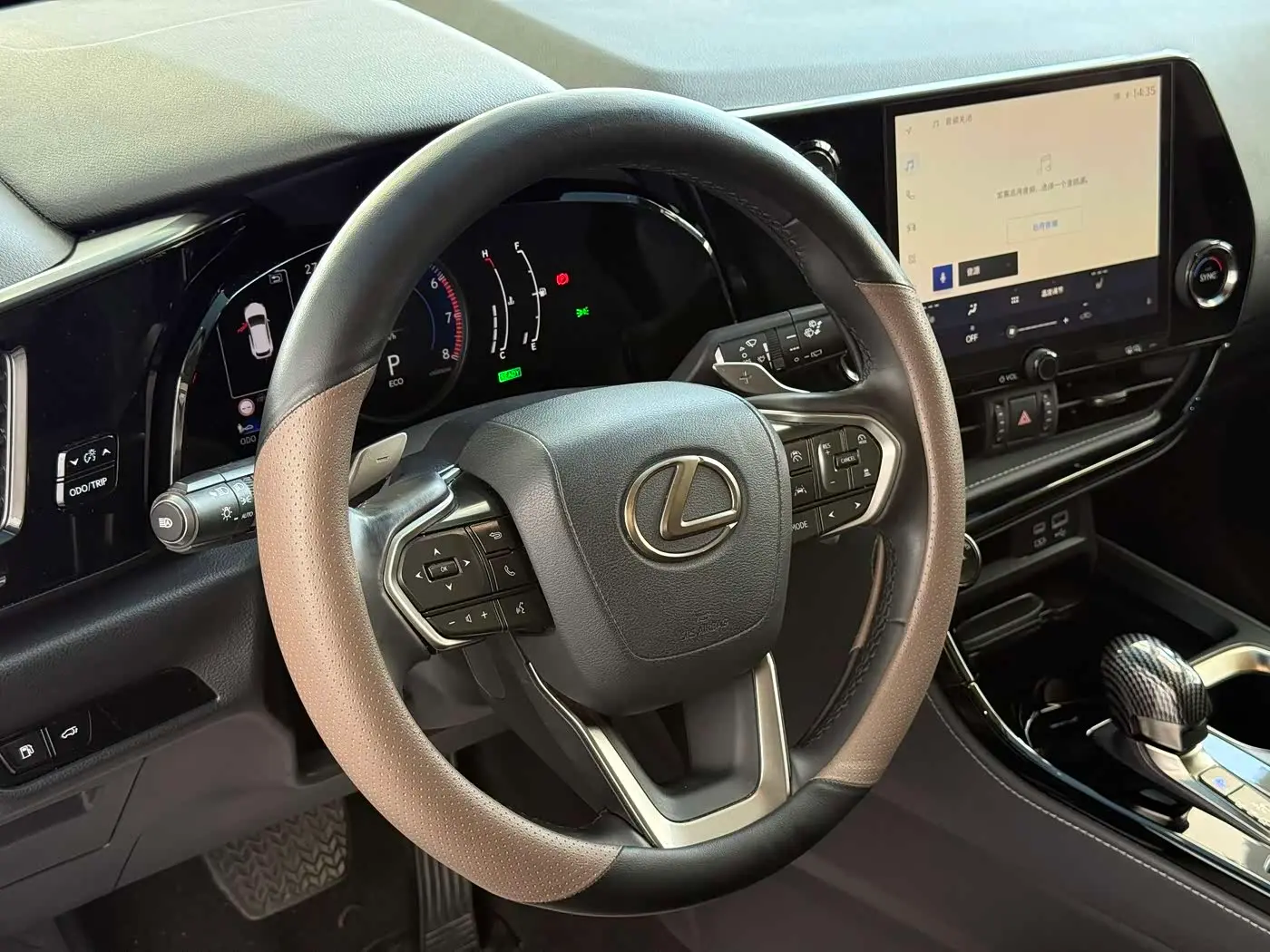 Lexus ES 2025 — Photo 8/16