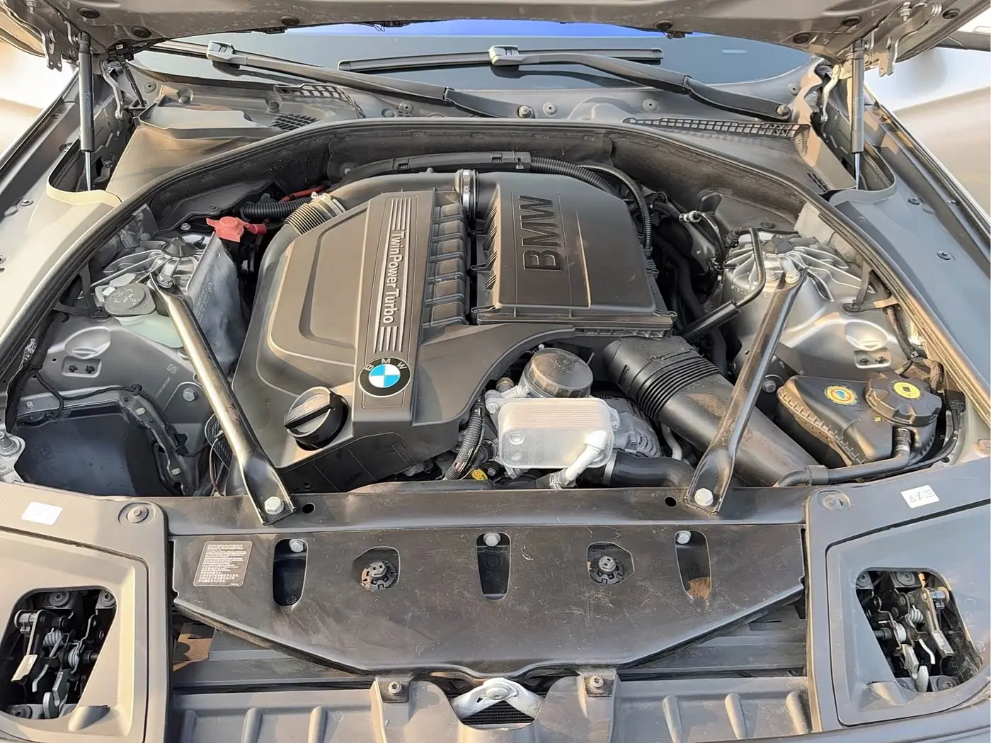BMW 5 Series 2014 — ფოტო 16/16