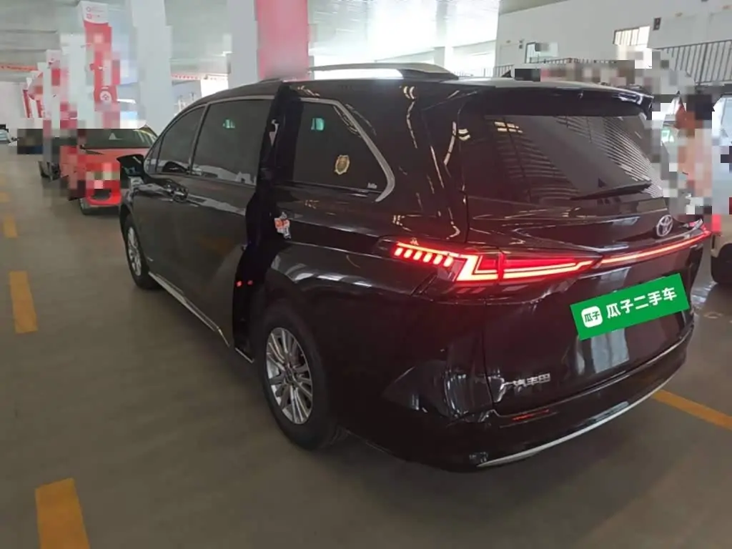 Toyota Sienna 2022 — Photo 5/20