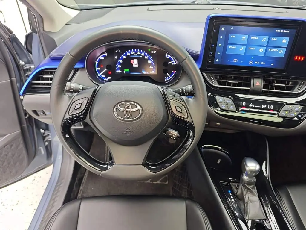 Toyota C-HR 2022 — Фото 11/20