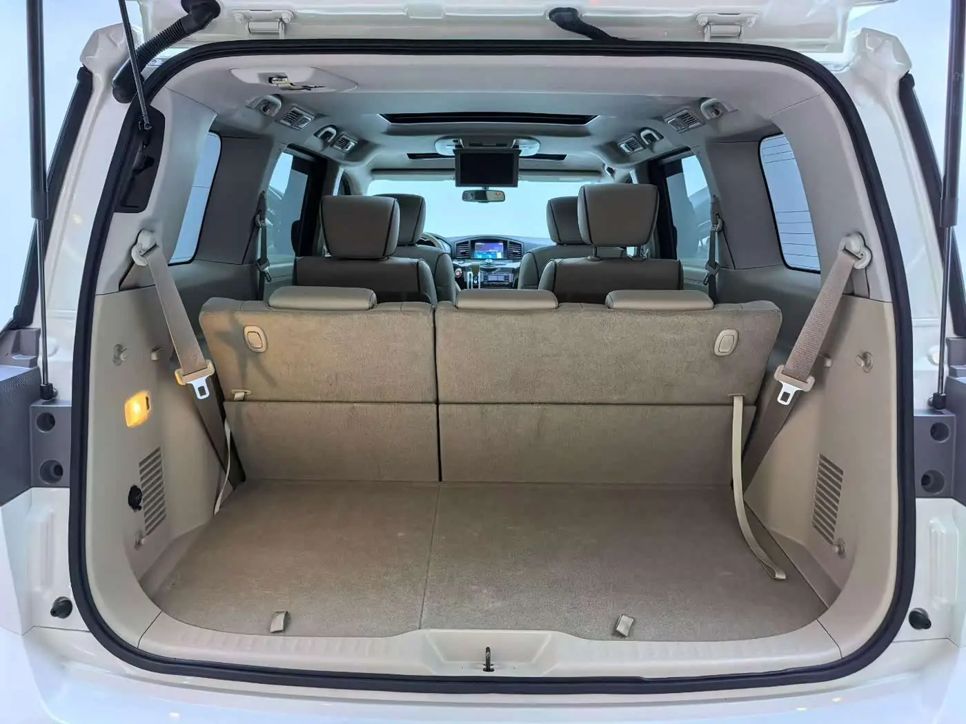 Nissan Quest 2017 — Photo 5/9