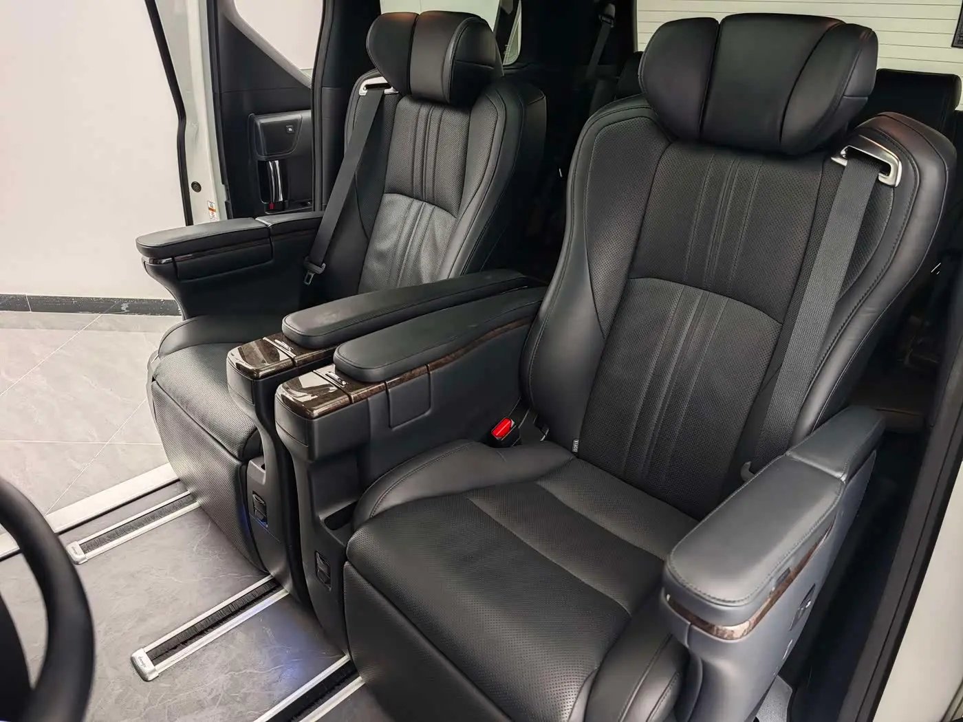 Toyota Alphard 2018 — Şəkil 14/14