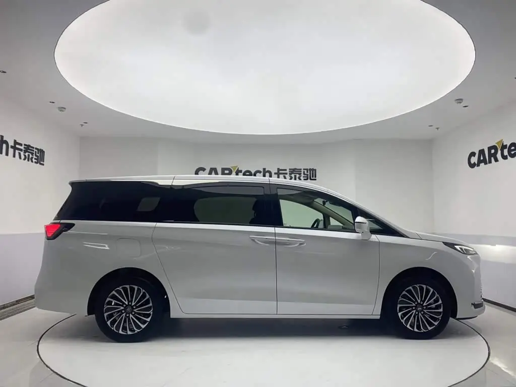 Buick GL8 New Energy 2025 — Photo 4/20