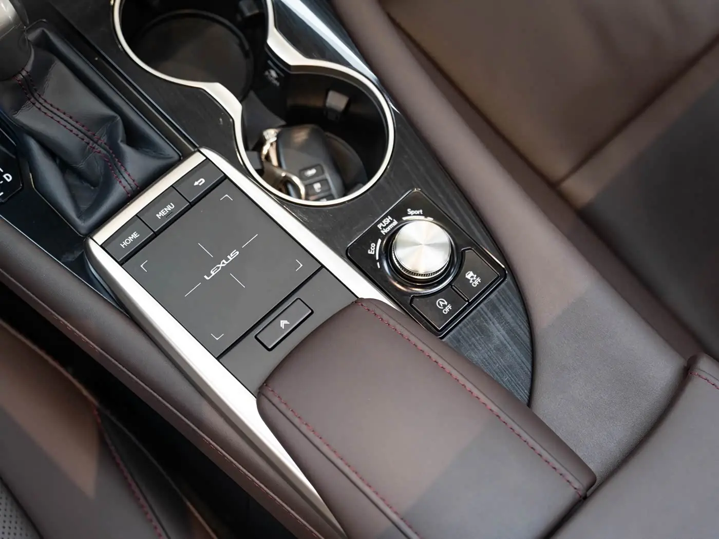 Lexus RX 2021 — Photo 18/20