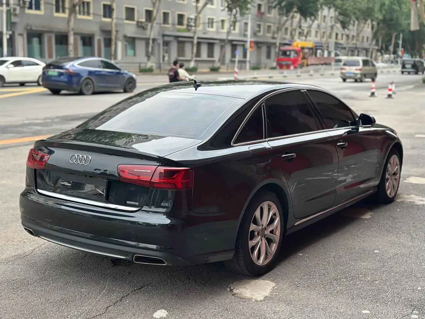 Audi A6L 2016 — Şəkil 10/12