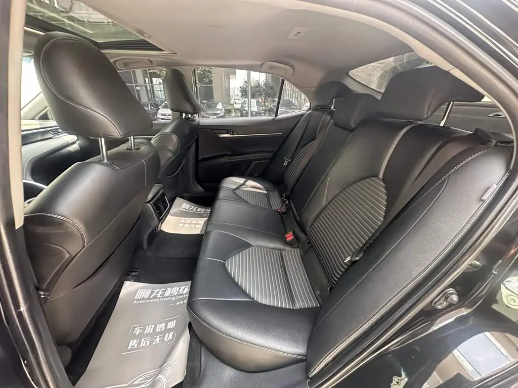 Toyota Camry 2022 — Photo 8/14
