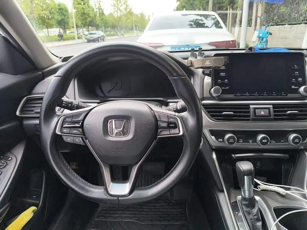 Honda Accord 2018 — Фото 3/20