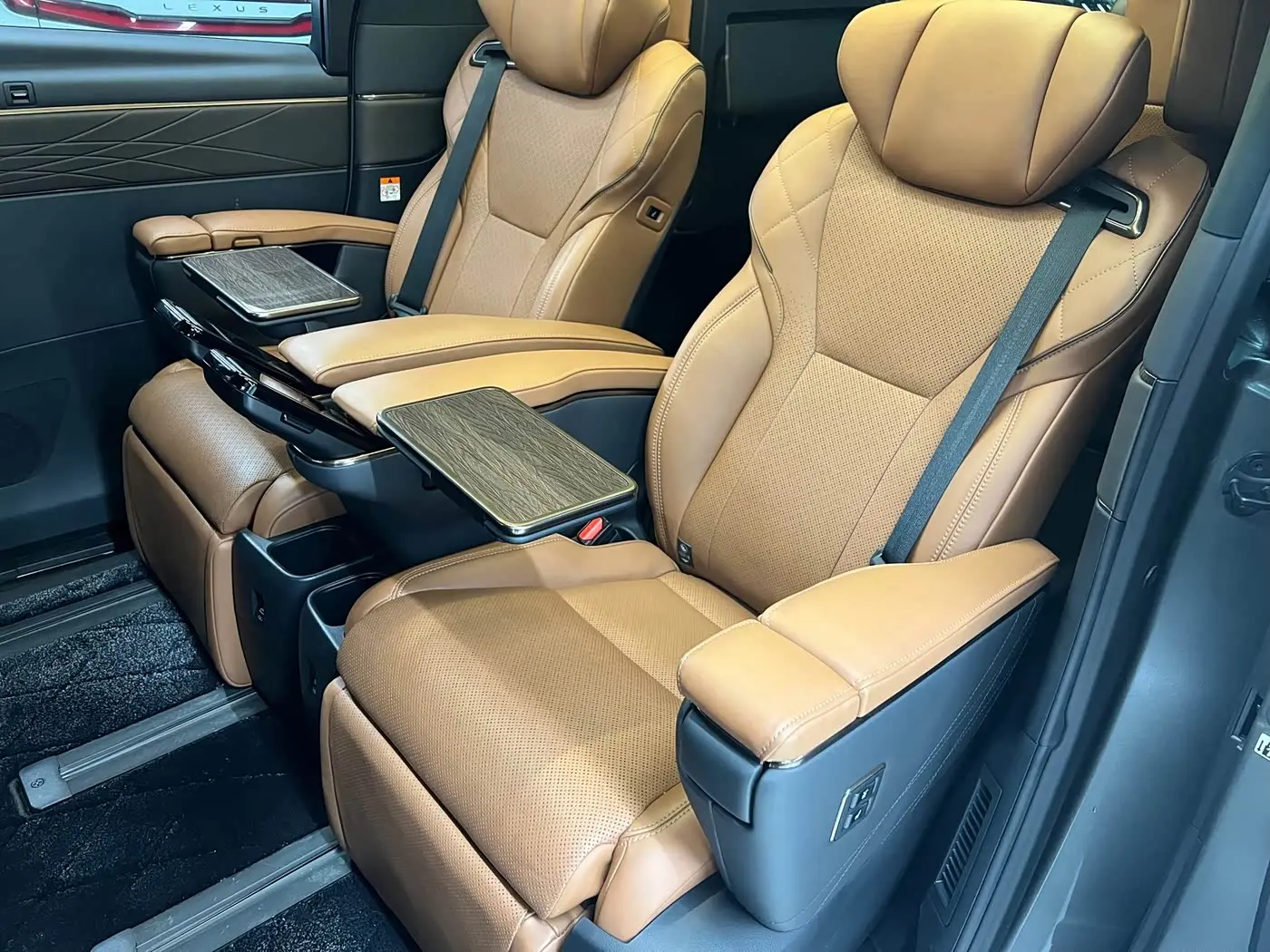 Toyota Alphard 2023 — Фото 12/20