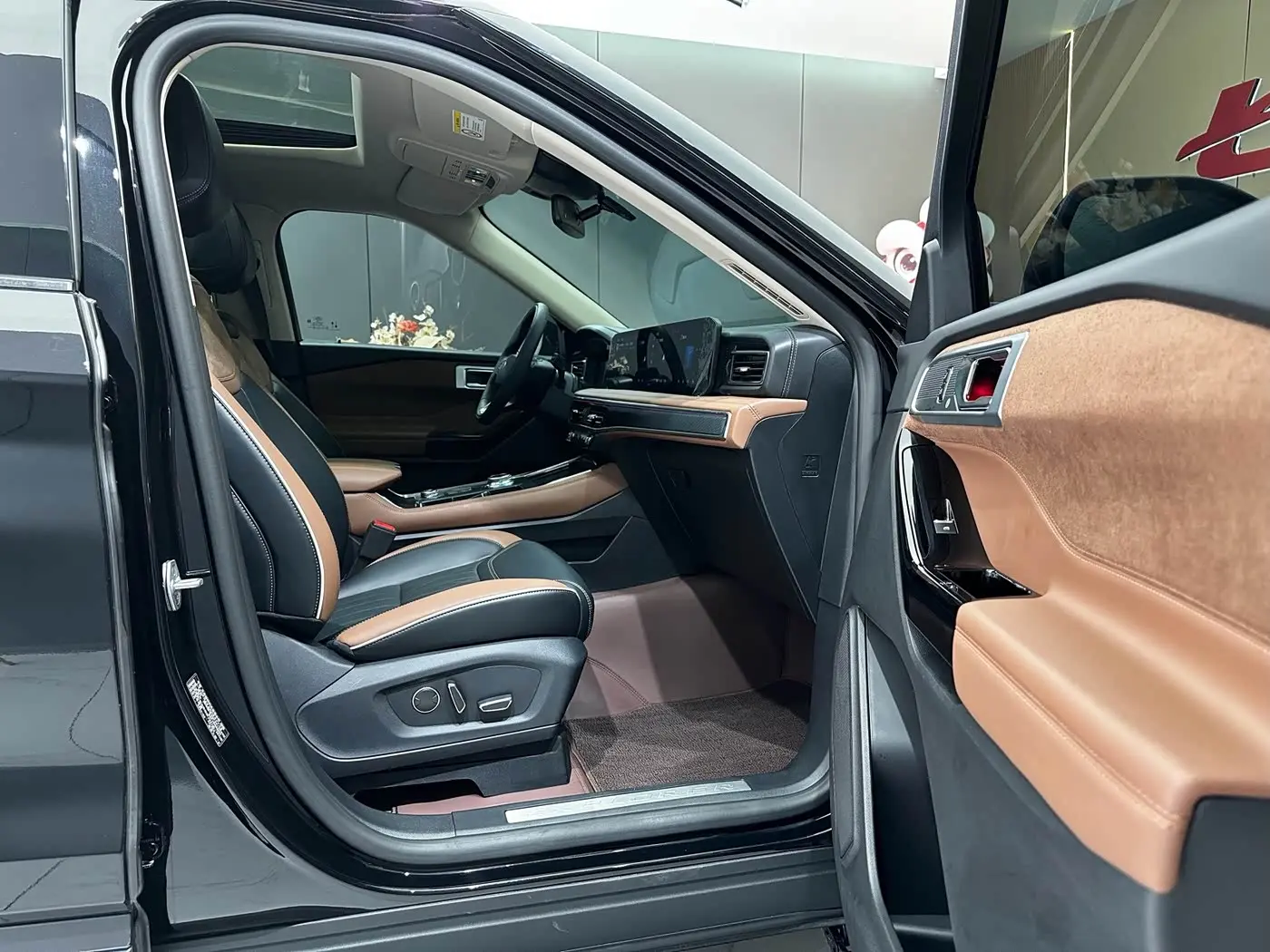 Ford Explorer 2024 — Photo 11/17