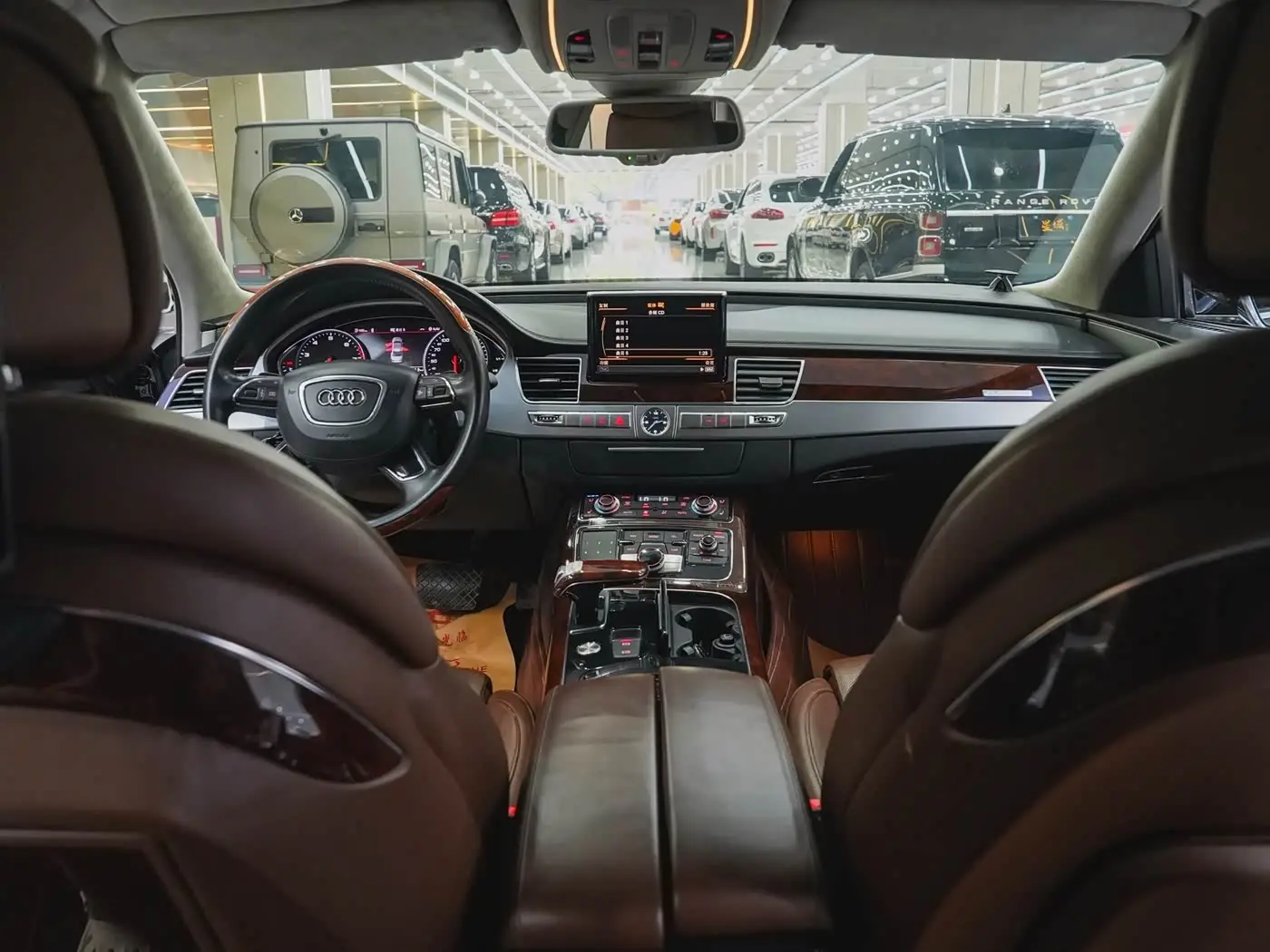 Audi A8 2012 — Şəkil 10/20