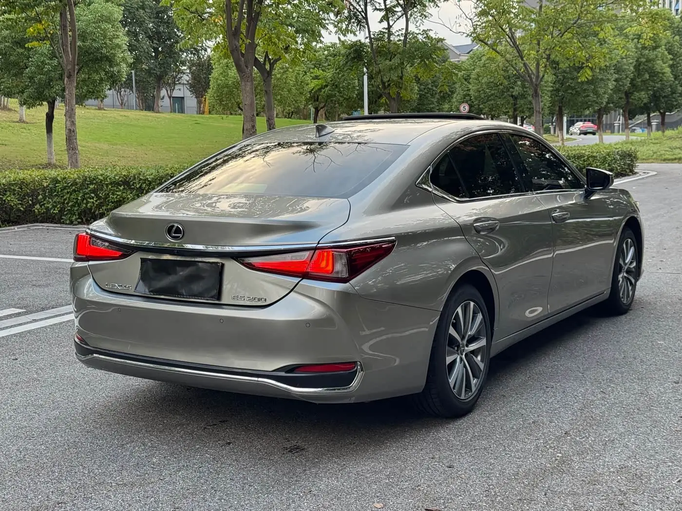 Lexus ES 2019 — Фото 5/18