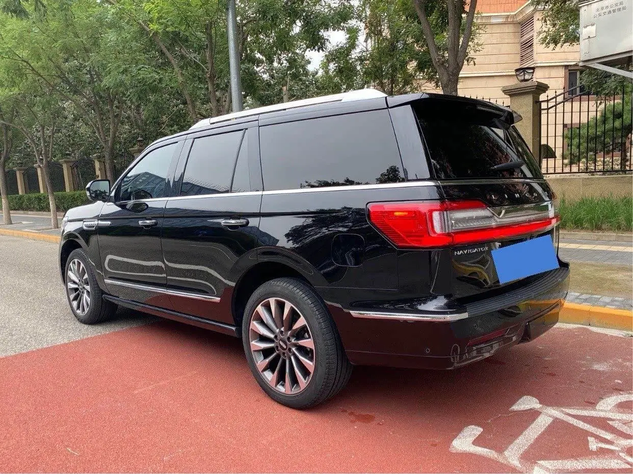 Lincoln Navigator 2019 — Photo 20/20