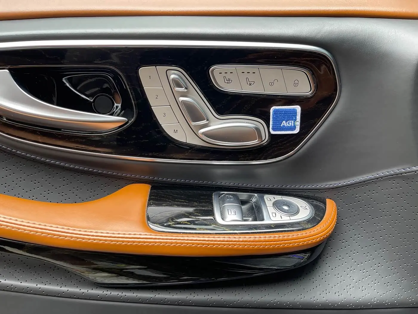 Mercedes-Benz V-Class 2022 — Photo 7/20
