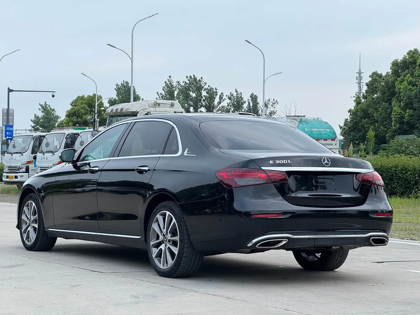 Mercedes-Benz E-Class 2019 — Photo 6/16