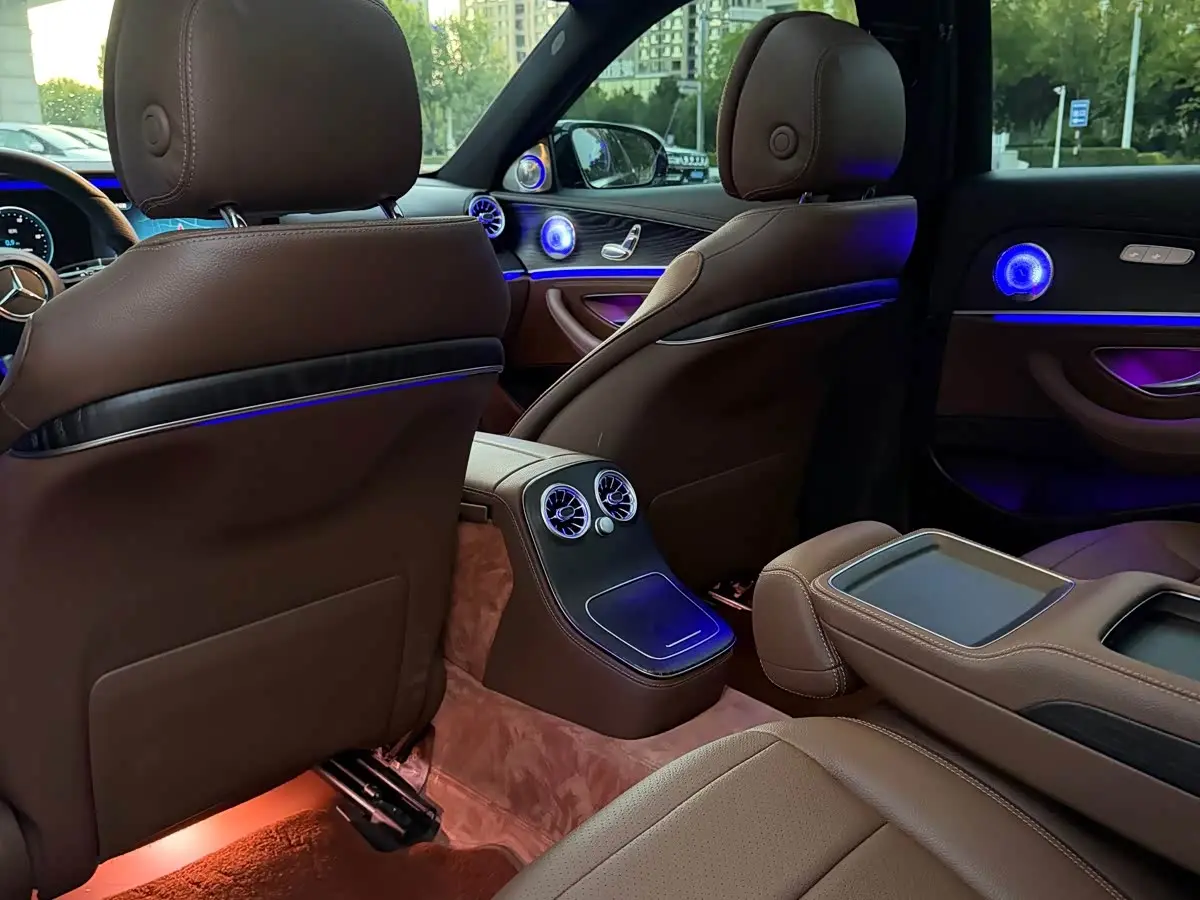 Mercedes-Benz E-Class 2022 — ფოტო 10/15
