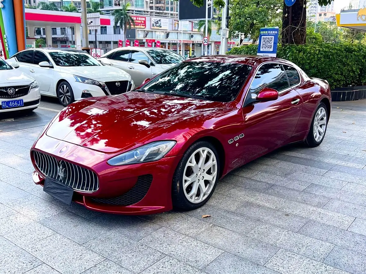 Maserati GranTurismo 2015 — Photo 1/11